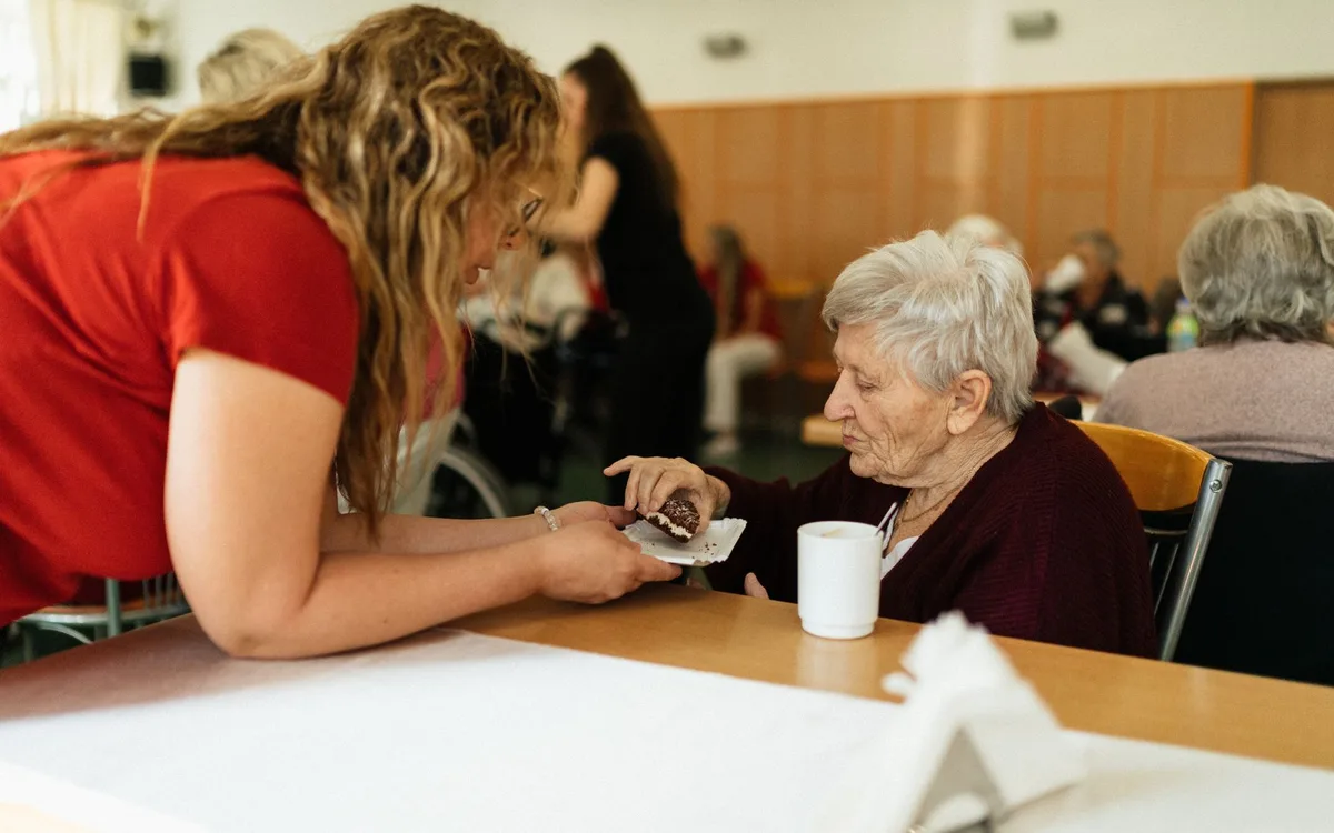 Jak pomóc dziecku, seniorowi lub osobie niesamodzielnej?