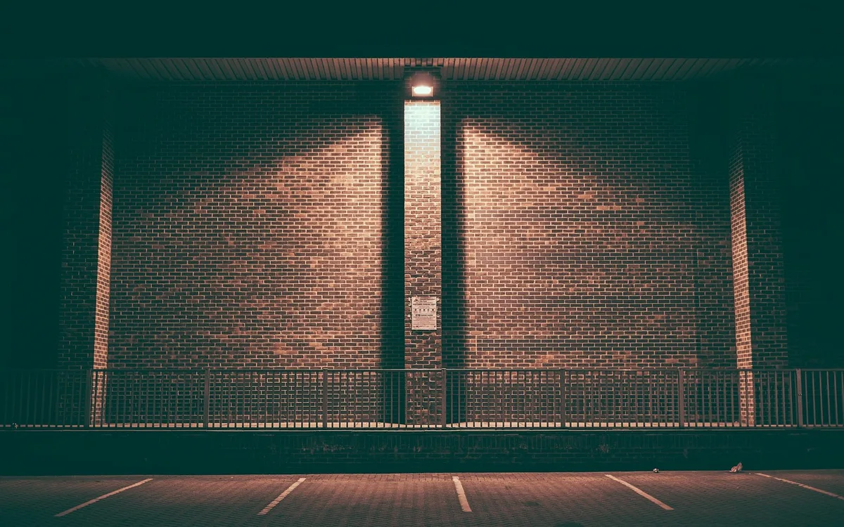 Jak zaplanować parking i dojście do restauracji?