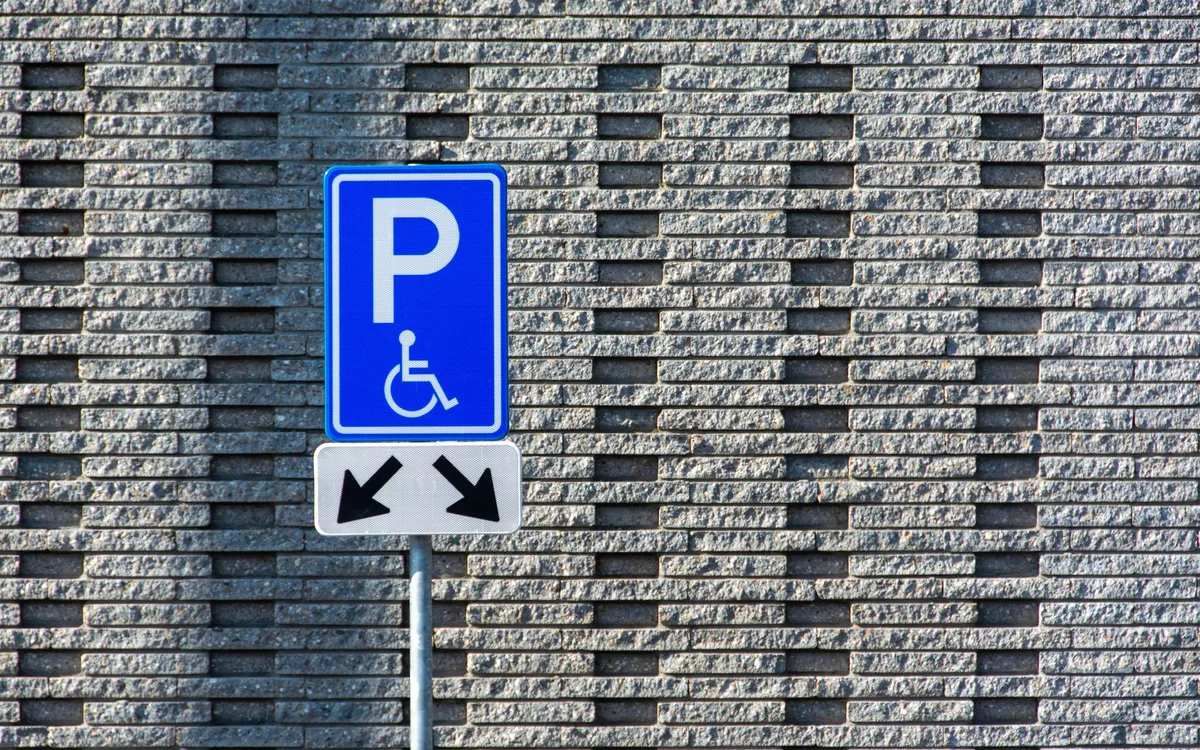 Jak zaplanować parking, dojście i czas obiadu?